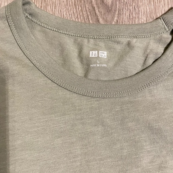 Uniqlo men T-shirt - Picture 2 of 2